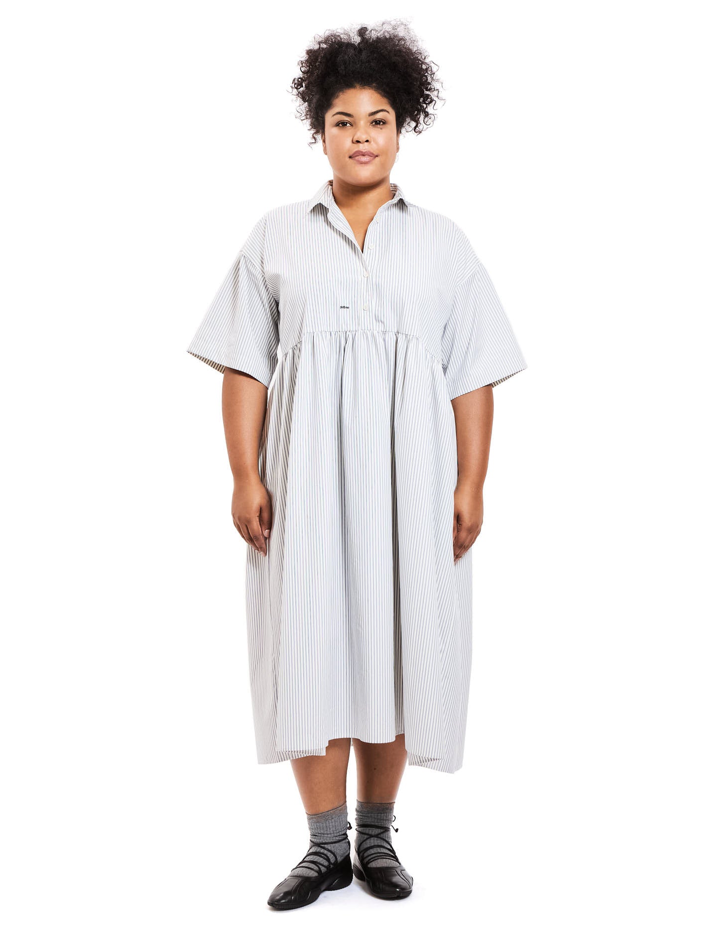 La robe Queen Deluxe Poppy popeline de coton bio Blanc cheesecake rayée marine
