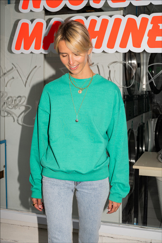 Clara porte le Marty Oversize en S, sa taille habituelle !